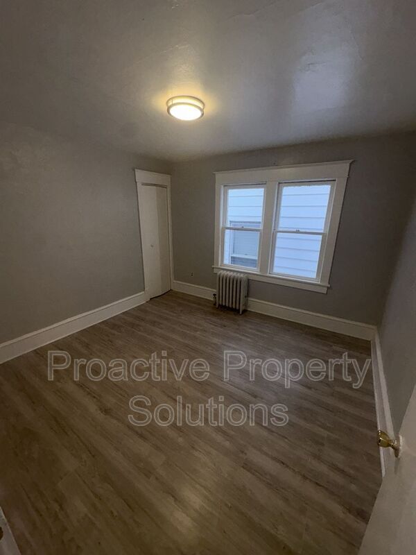 Building Photo - 27 Edison St