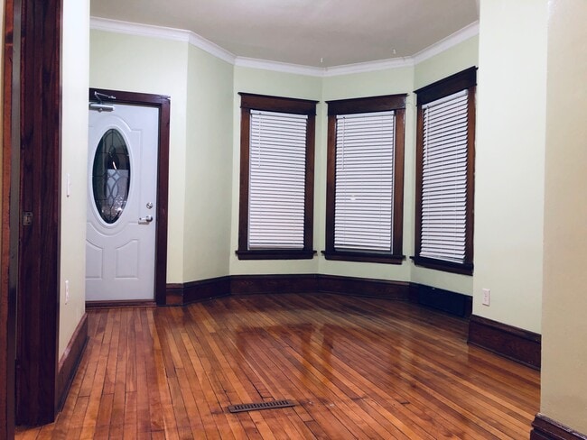 living room - 201 S Bassett St