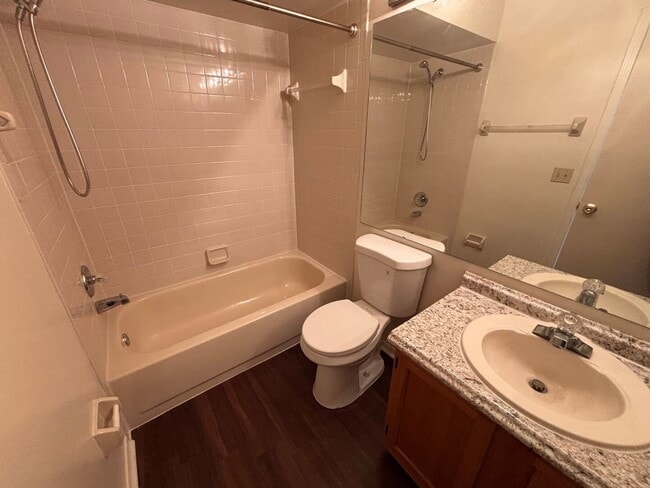 Building Photo - 2BR/2.5BA Townhome with In-Unit Laundry, Fenced Backyard, Garage, & Fireplace! Move-In Ready! Pri...