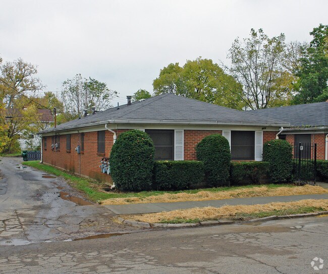 Primary Photo - 446-450 Winters St