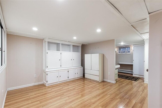 Building Photo - 14 Rip Van Winkle Cir