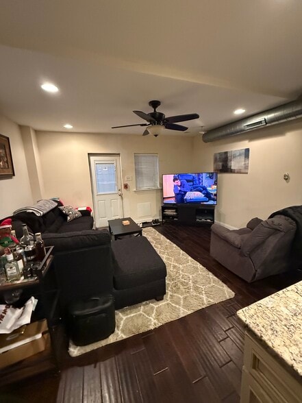 Building Photo - 6110 Ridge Ave