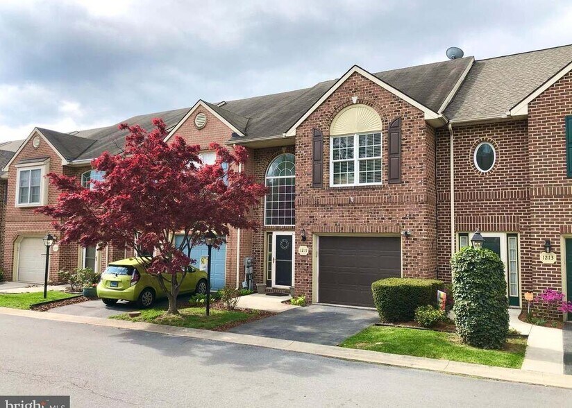 Primary Photo - 1211 Lindsay Ln