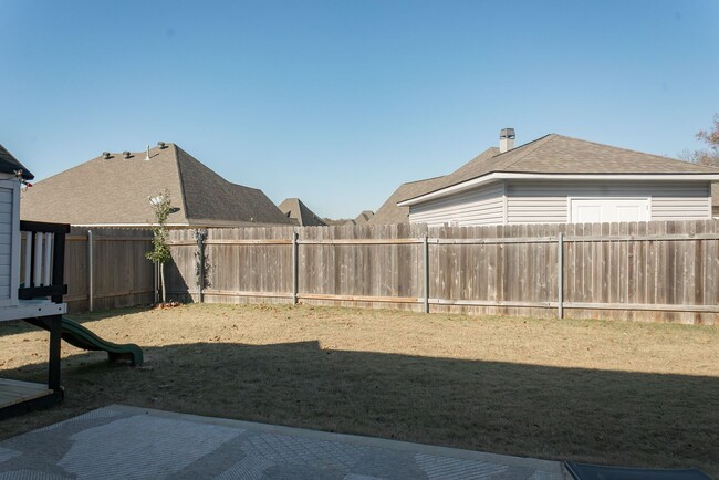 Building Photo - 3 bedroom 2 bath Lucien Field Estates 1925...