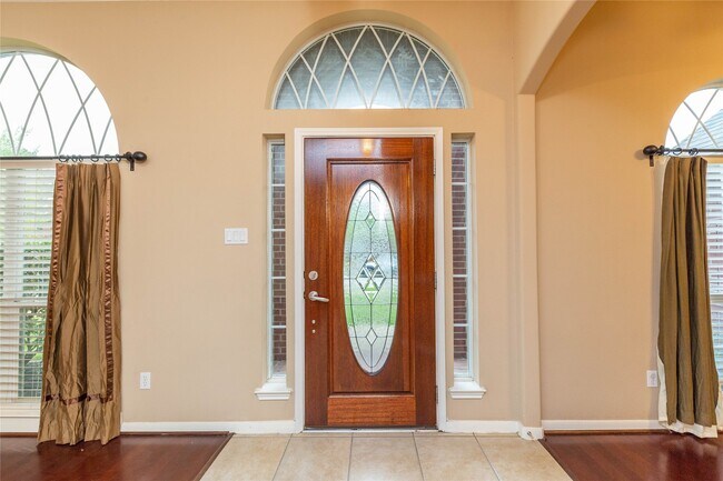 Building Photo - 2201 Signal Hill Dr