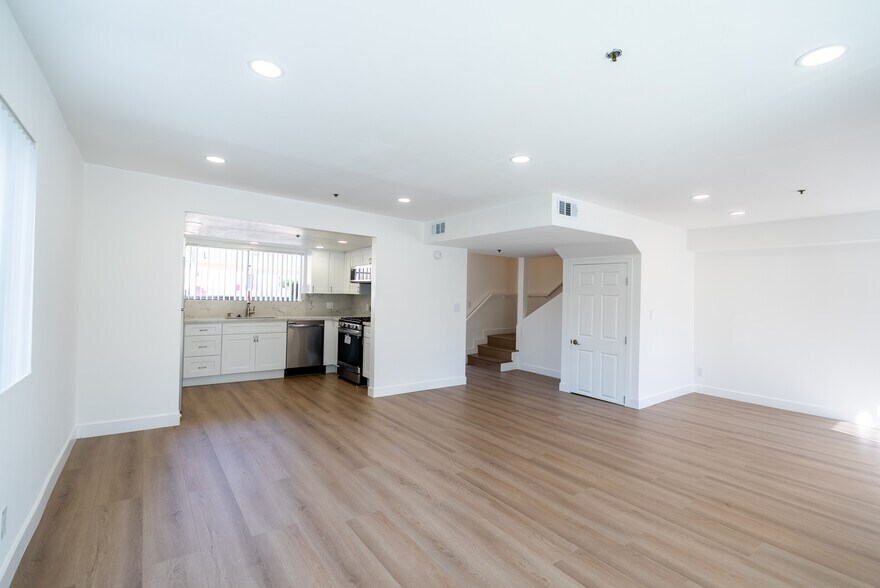 Building Photo - 123 S Roosevelt Ave