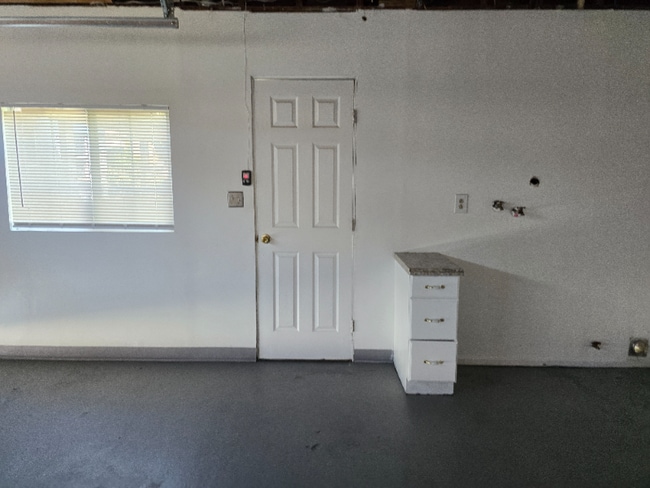 Building Photo - 925 W Mirada Rd