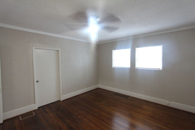 Building Photo - New On The Market and Newly Renovated!! Better Hurry!!