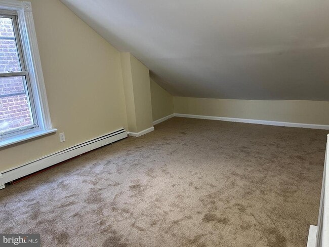 Building Photo - 640 Grand St