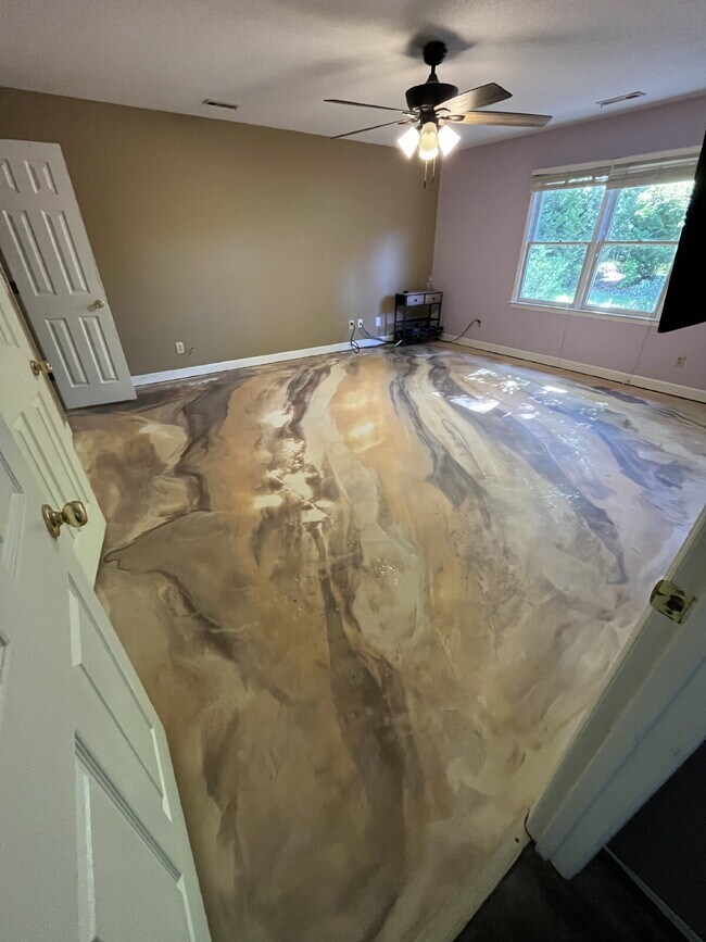 Building Photo - "Charming 3-Bedroom Retreat with Granite Elegance & Cozy Fireplace in Kernersville!"