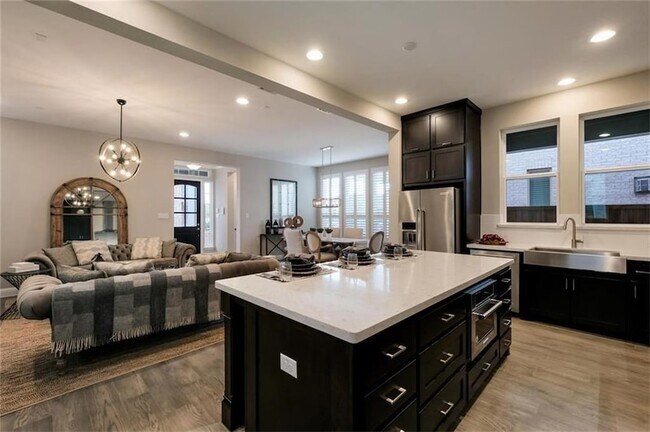 Building Photo - 8043 Sunflower Ln