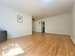 Large living room - 1417 Holt Apartments