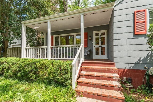 Building Photo - Charming Bungalow in Sunset Hills Neighborhood
