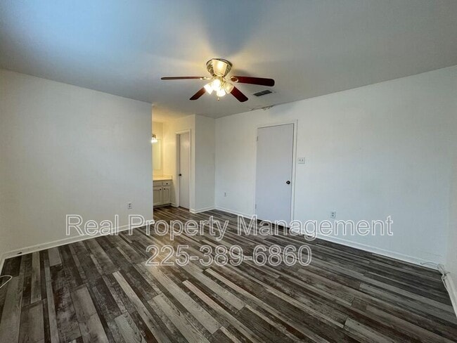 Building Photo - 9841 Siegen Ln