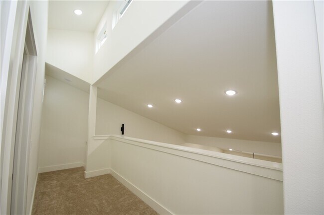 Building Photo - 674 Sun Meadows Loop