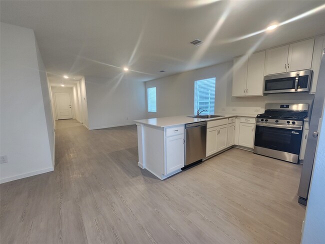 Building Photo - 715 Amberwood Crk Dr