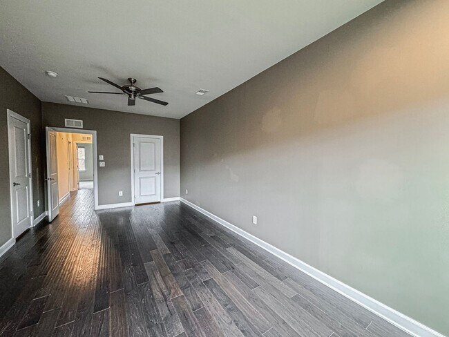 Building Photo - Stunning 3 Bed 3.5 Bath Townhome With Atta...