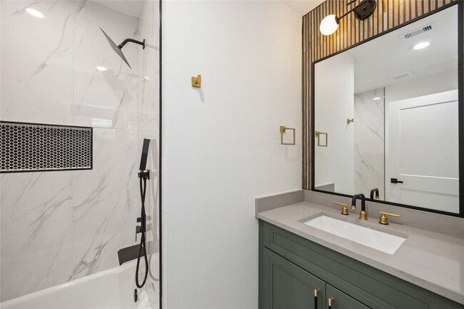 Building Photo - 8013 Cora St