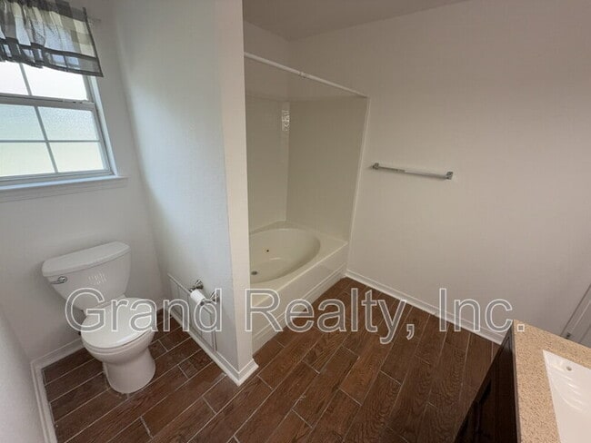 Building Photo - 1261 Mazurek Blvd