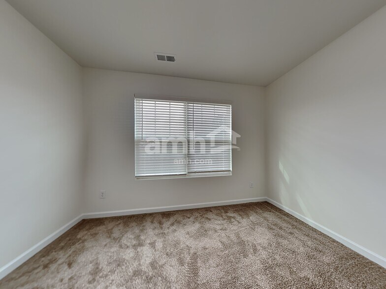 Building Photo - 5 Chadbrook Ct