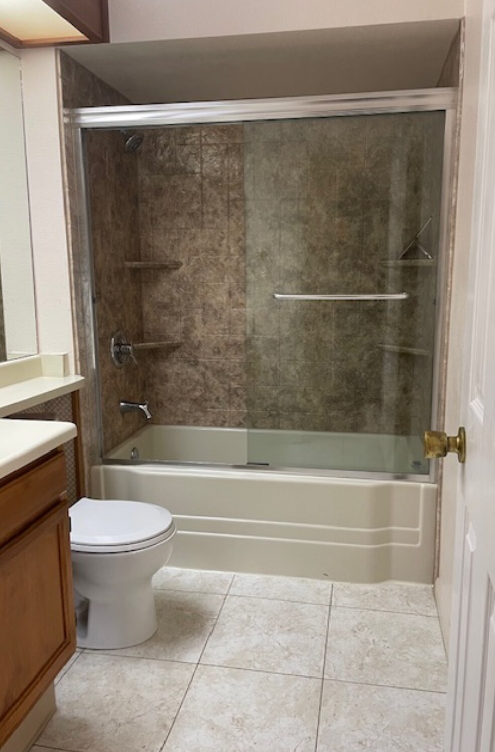 Gorgeous newer Bathtub and shower - 6036 Gunbarrel Ave
