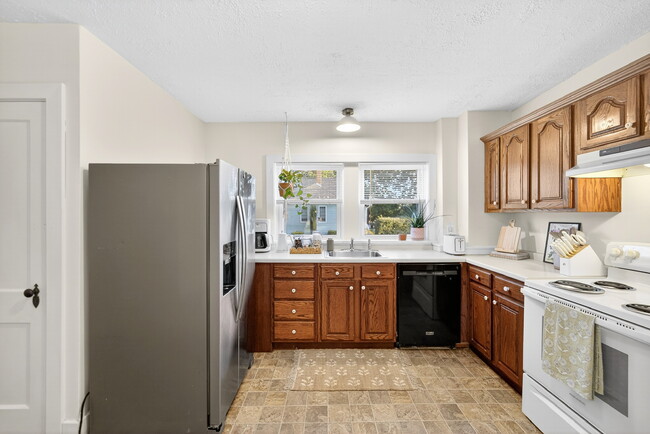 Building Photo - 1389 Mt Pleasant Rd