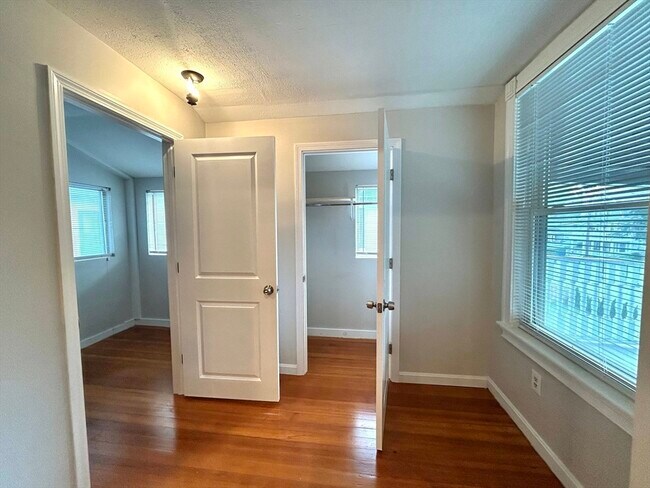 Building Photo - 1601 Centre St