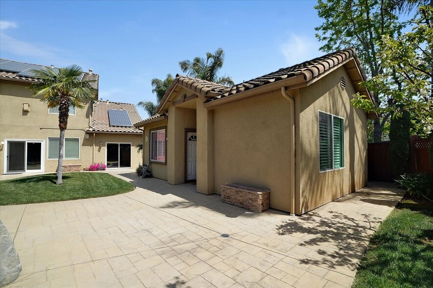 Building Photo - 62 Ervin Ct
