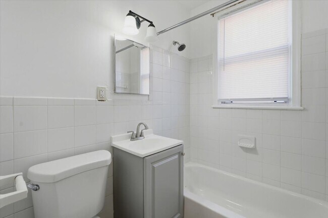 Building Photo - 4223 Eads St NE