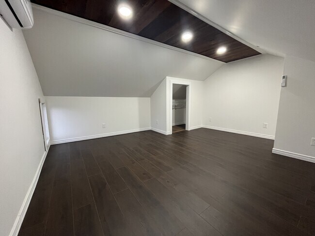 Building Photo - 314 Main St