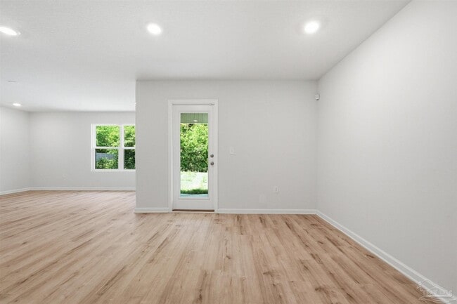 Building Photo - 5367 Peach Dr