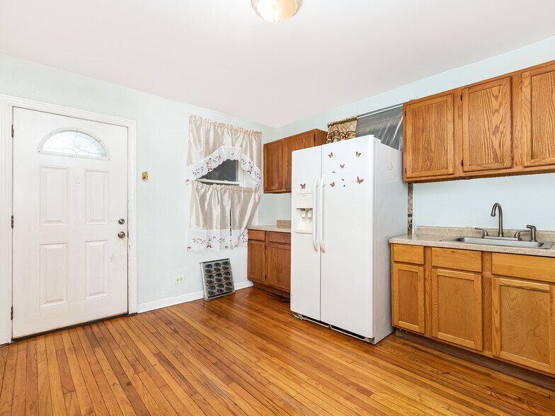 Building Photo - 2628 S Kedzie Ave