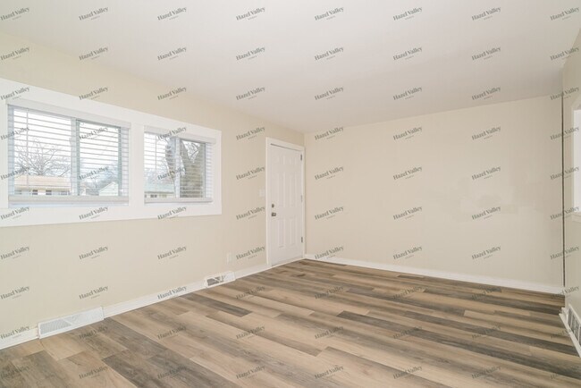 Building Photo - 1218 Baron Ave