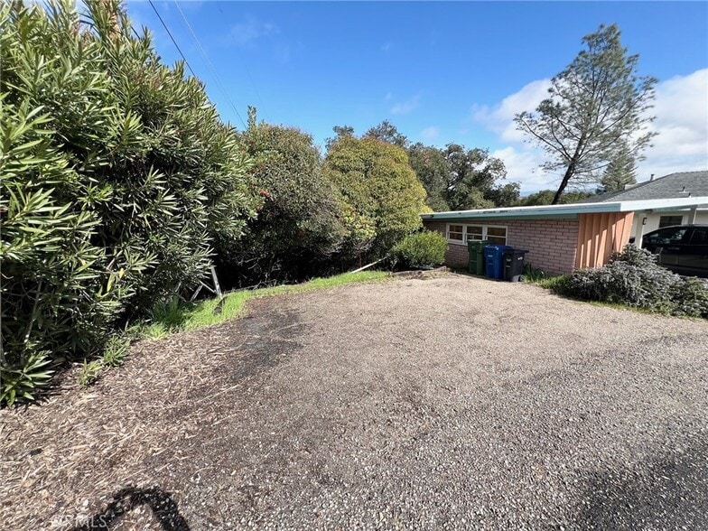 Building Photo - 15 Hillcrest Dr