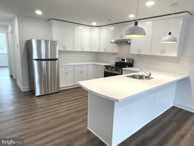 Building Photo - 26 S State St