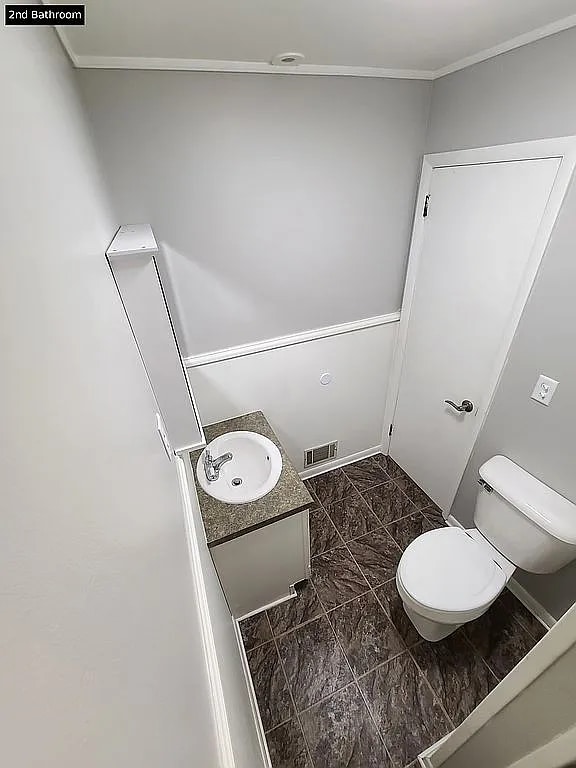 Building Photo - 11 Jan Ave