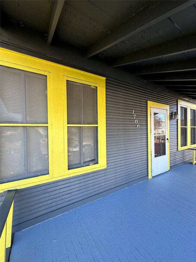 Building Photo - 1709 Biovu Dr