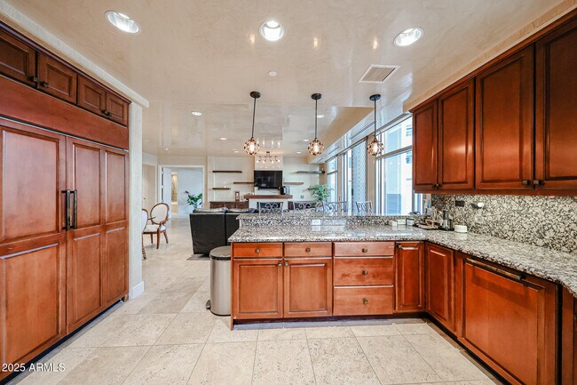 Building Photo - 2211 E Camelback Rd