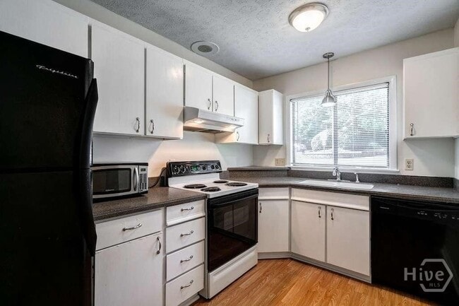 Building Photo - 108 Fernbanks Ct