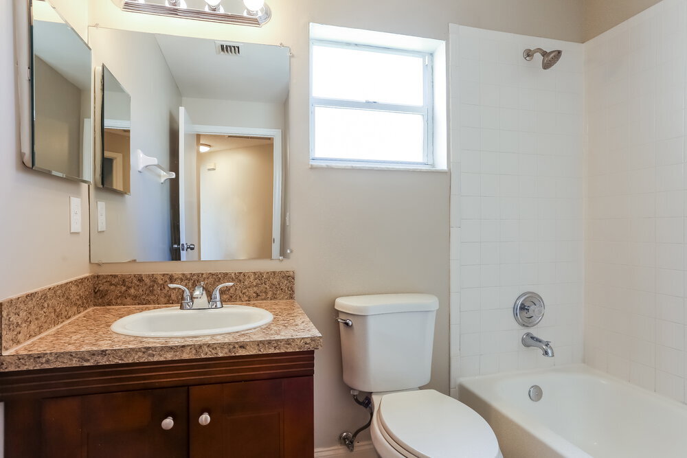 Building Photo - 180 Heatherwood Dr