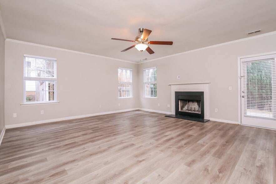 Building Photo - 409 Pyracantha Dr