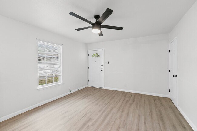 Building Photo - 3038 Weir Ave
