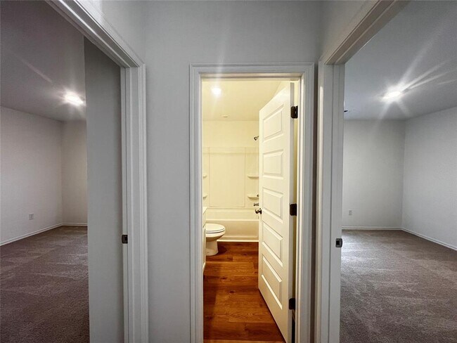 Building Photo - 3433 Little Creek Dr