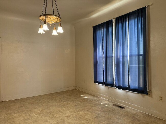 Building Photo - "Charming 2-Bedroom Country Cottage with P...