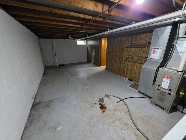 Building Photo - 3036 Albert Dr