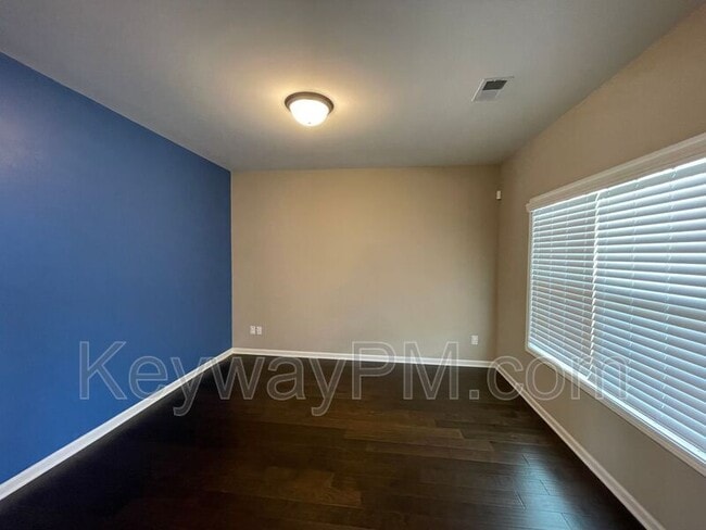 Building Photo - 2322 Sheridan Dr