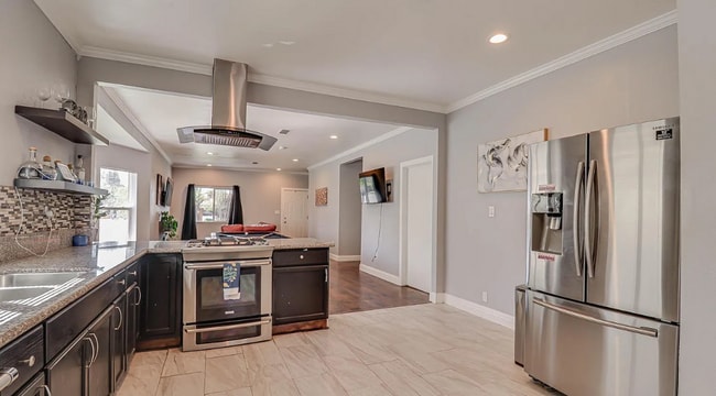 Building Photo - Charming 3 bedroom, 3 bath!