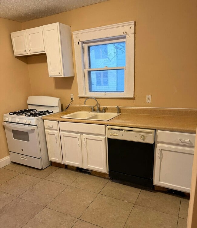 Building Photo - 3381 E 149th St