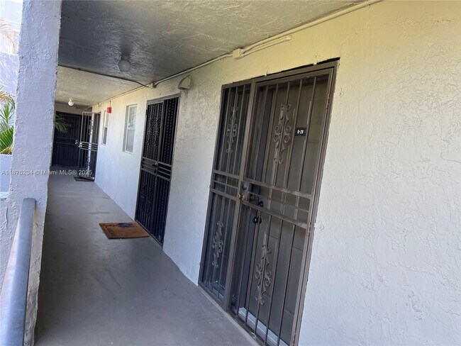 Building Photo - 10 NW 87th Ave