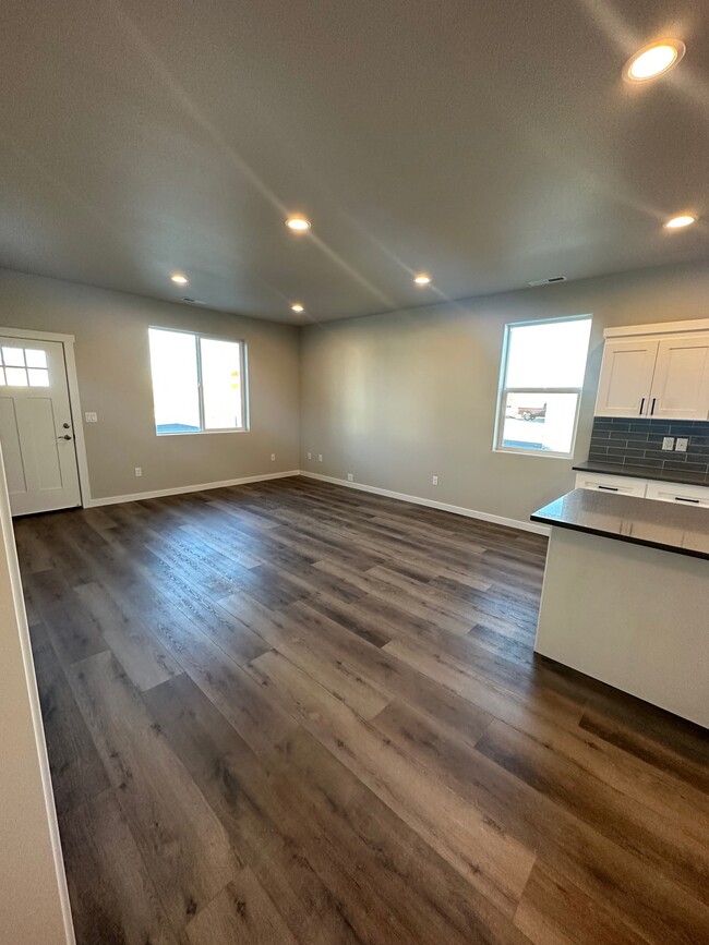 dining space - 4081 Quinn Dr NE